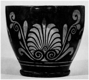 SKYPHOS (SOUTH ITALIAN, APULIAN, RED-FIGURE)